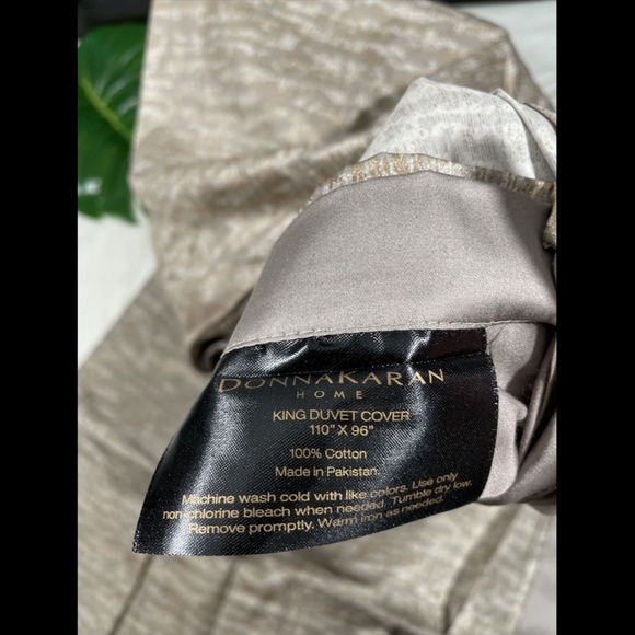 NIB $500 Donna Karan Mesa Collection King Duvet Cover in Earth - Picture 12 of 13